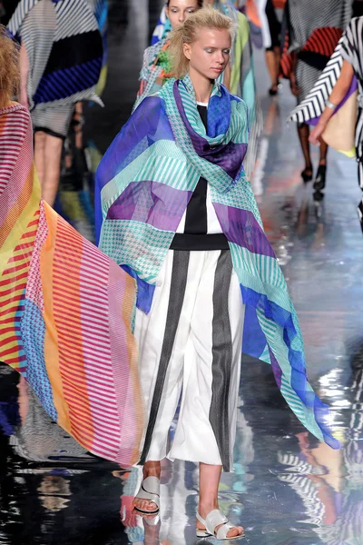 Look 50